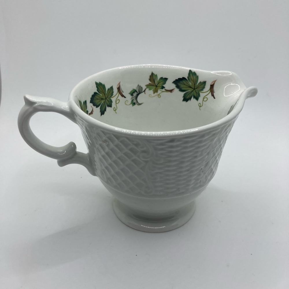 Vtg Simpsons Pottery Marlborough Old English Ironstone Creamer Ivy Design 3.4”